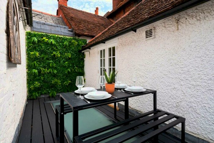 2 Bedroom Cottage To Rent In New Street, Henley-On-Thames, Oxfordshire, RG9