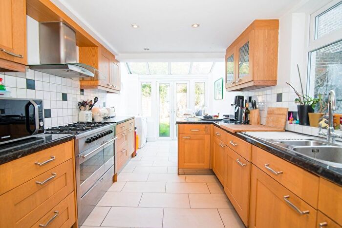 2 Bedroom Property To Rent In Glebe Street, Chiswick, W4