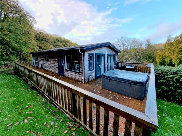 2 Bedroom Chalet For Sale In Willow Bay Country Park, Whitstone, EX22
