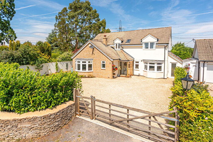 4 Bedroom Link Detached House For Sale In The Gibb, Near Castle Combe, SN14