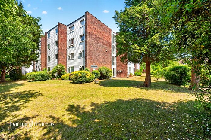 3 Bedroom Flat For Sale In Woodcote Road, Wallington, SM6