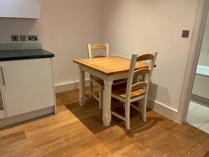 2 Bedroom Flat To Rent In Kennington Rd, Kennington, SE11
