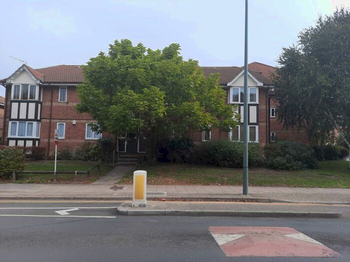 2 Bedroom Flat To Rent In West Street, Erith, DA8