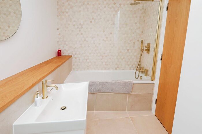 2 Bedroom Flat For Sale In Paper Mill Yard, Norwich, NR1