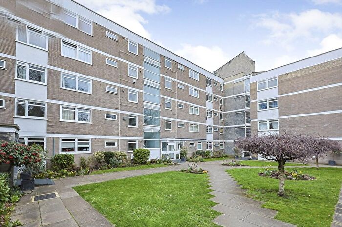 2 Bedroom Flat To Rent In Carlton Drive, London, SW15