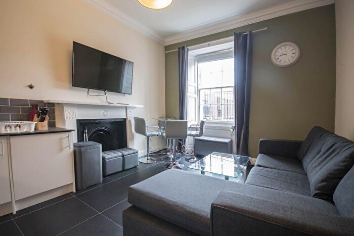 1 Bedroom Flat To Rent In P – Nicolson Street, Edinburgh, EH8