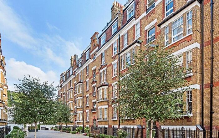 1 Bedroom Flat For Sale In Walton Street, Chelsea, London, SW3