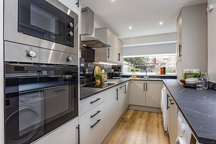 1 Bedroom Semi Detached House To Rent In Montpelier Road Room, NG7