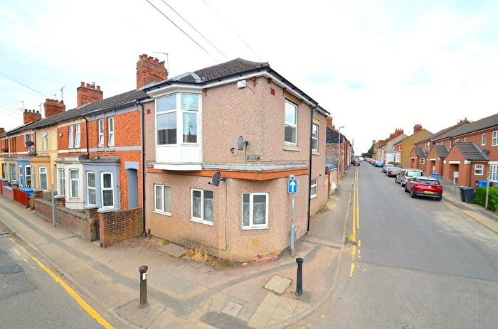 3 Bedroom Flat For Sale In Wood Street, Kettering, Northamptonshire, NN16