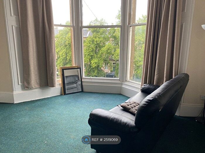 3 Bedroom Flat To Rent In Alfred Terrace, Glasgow, G12