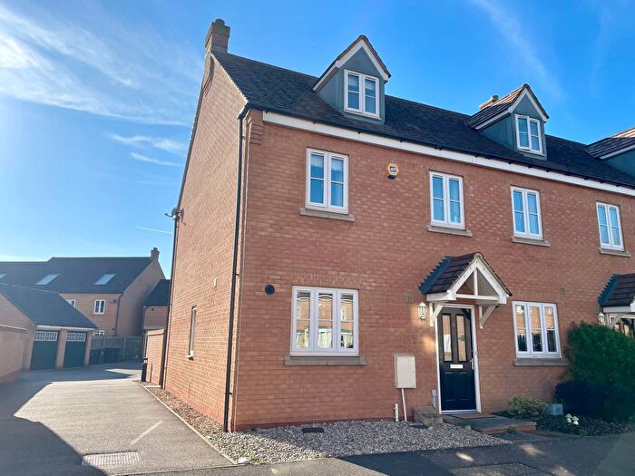 3 Bedroom End Terrace House For Sale In Exmoor Avenue, Biggleswade, SG18