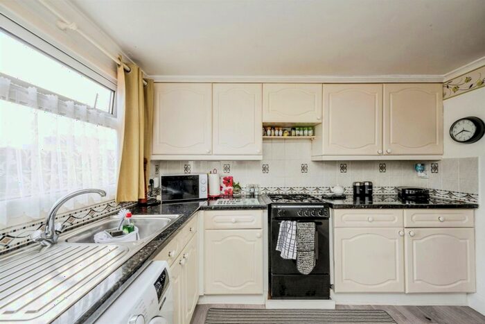 2 Bedroom Detached Bungalow For Sale In Cannisland Park, Parkmill, Swansea, SA3