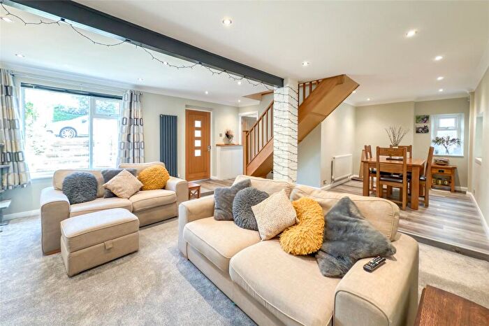 4 Bedroom Detached House For Sale In Mount Drive, Park Street, St. Albans, Hertfordshire, AL2
