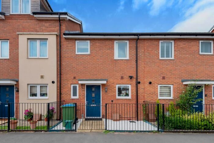 3 Bedroom Terraced House To Rent In Bicester Road, Aylesbury, HP19