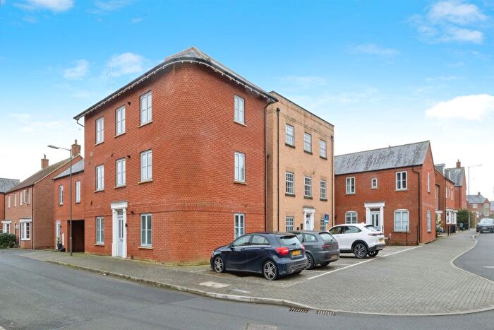 2 Bedroom Flat For Sale In Needlepin Way, Buckingham, MK18