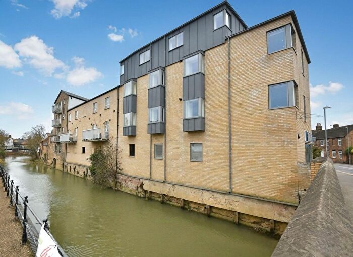 2 Bedroom Flat For Sale In Church Street, St. Neots, PE19