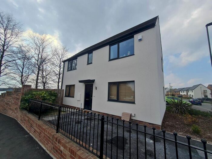 3 Bedroom Property To Rent In Lake View, Doncaster, DN4