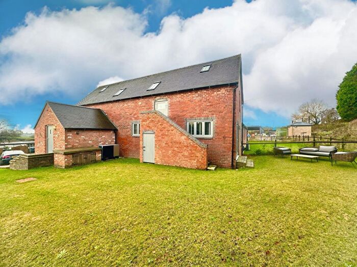 4 Bedroom Barn Conversion To Rent In Chadwich Grange, Bromsgrove, B61