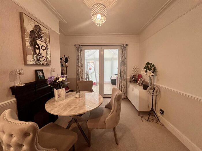 3 Bedroom End Of Terrace House For Sale In Leighton Avenue, Leigh-On-Sea, SS9
