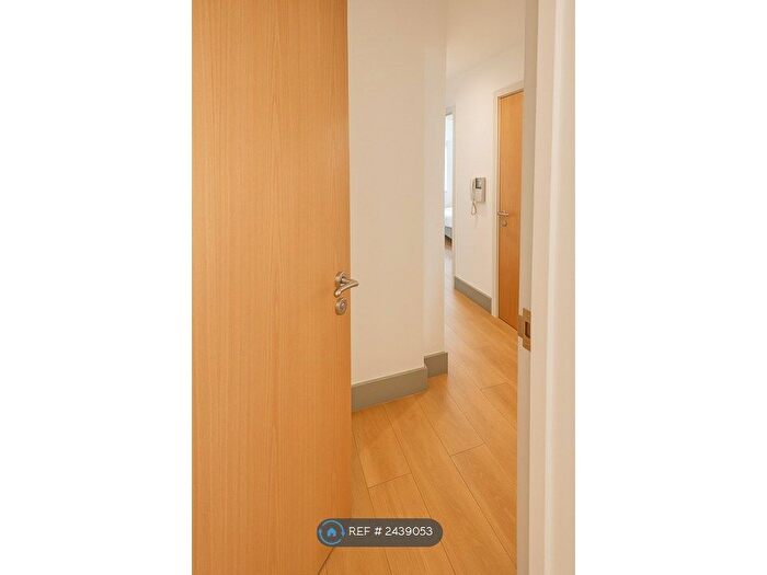 2 Bedroom Flat To Rent In Golate Street, Cardiff, CF10