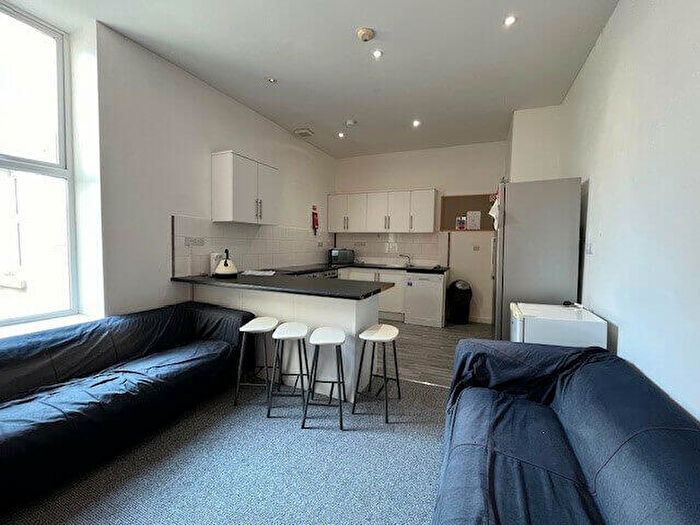 8 Bedroom Flat To Rent In St. Lawrence Road, Plymouth, Devon, PL4