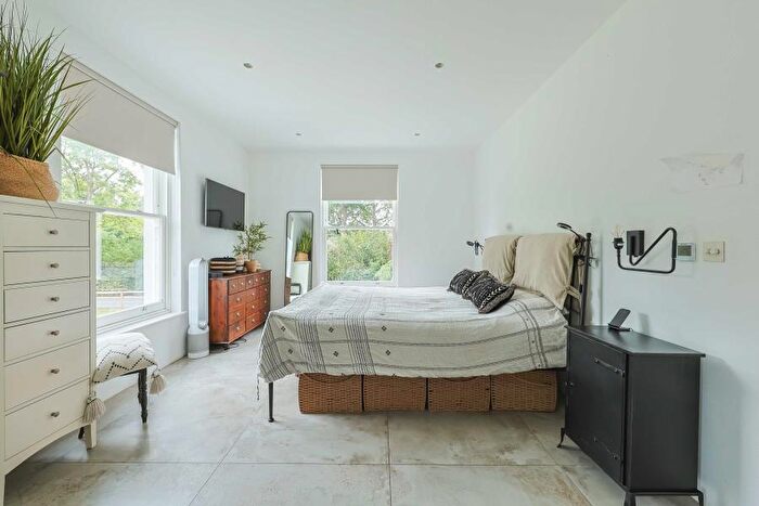 6 Bedroom Terraced House To Rent In Burhill, Walton-on-thames, KT12