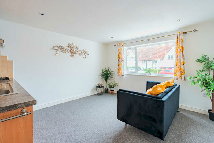 1 Bedroom Flat For Sale In Springfield Avenue, Shirehampton, Bristol, BS11
