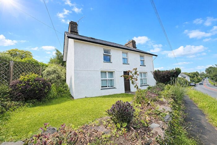 3 Bedroom Link Detached House For Sale In Pentrefelin, Criccieth, LL52