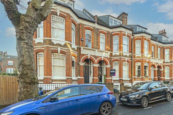 Studio To Rent In Sotheby Road, Islington, N5