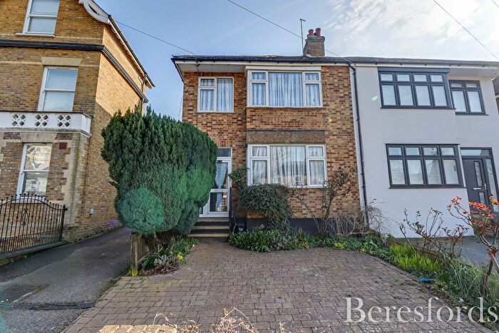 3 Bedroom Semi-Detached House For Sale In Crescent Road, Warley, CM14