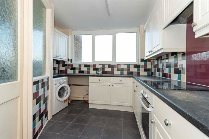 2 Bedroom Flat To Rent In Boundary Road, Worthing, BN11