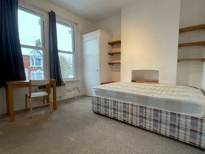 Studio To Rent In Oakfield Road, Finsbury Park, London, N4