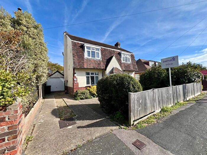 3 Bedroom Detached House For Sale In York Crescent, Lee-On-The-Solent, PO13