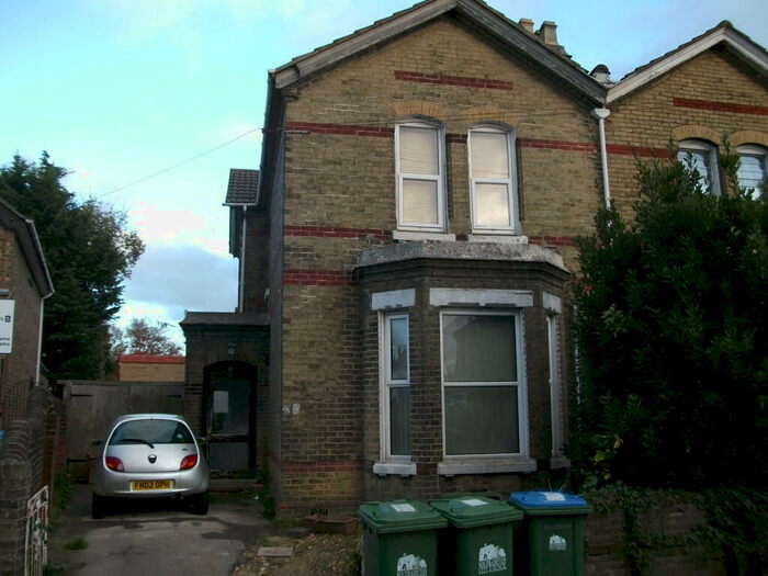 7 Bedroom Semi-Detached House To Rent In Spear Road, SO14