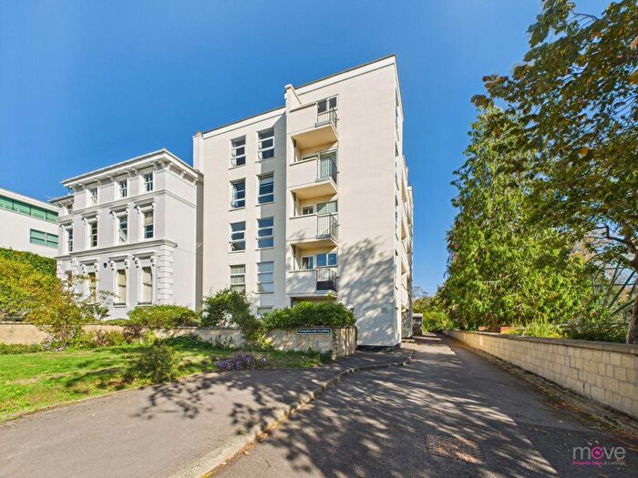 2 Bedroom Flat For Sale In Evesham Road, Cheltenham, GL52