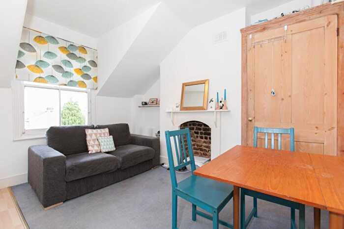 1 Bedroom Flat To Rent In Broomwood Road, SW11