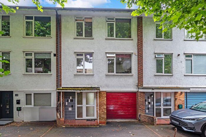 3 Bedroom Town House For Sale In Sheridan Walk, Carshalton, SM5