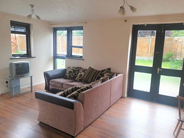 3 Bedroom Terraced House To Rent In Friars Mead, London, E14