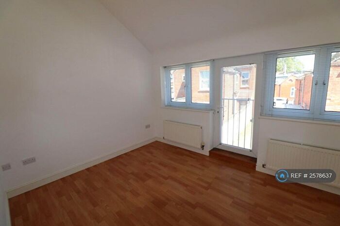 2 Bedroom Flat To Rent In Allen Road, Northampton, NN1