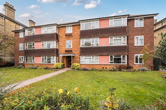 1 Bedroom Apartment For Sale In Surbiton Hill Park, Surbiton, KT5