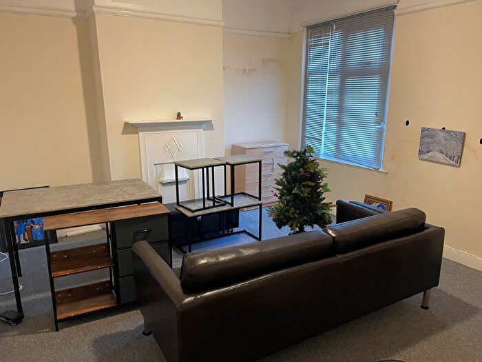 1 Bedroom Flat To Rent In London Road, Westcliff-On-Sea, SS0