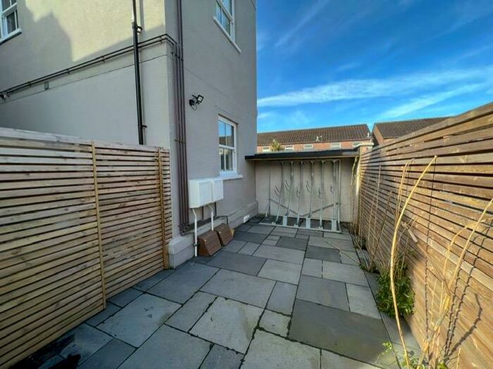 2 Bedroom Apartment To Rent In Bute Esplanade, Cardiff, CF10