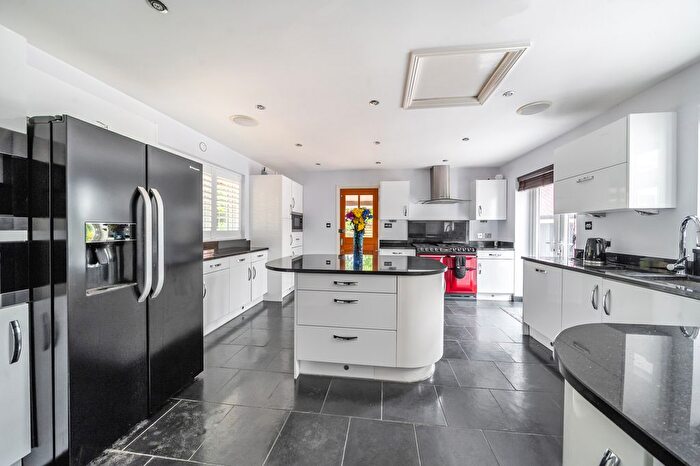 4 Bedroom Detached House For Sale In Reading Road North, Fleet, GU51