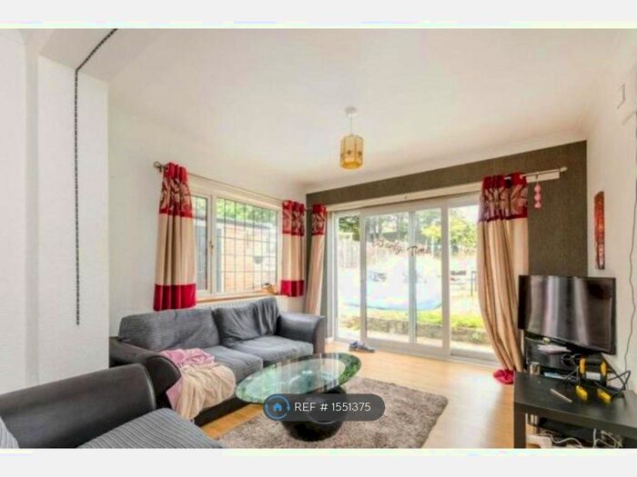 4 Bedroom Semi-Detached House To Rent In Raymond Crescent, Guildford, GU2