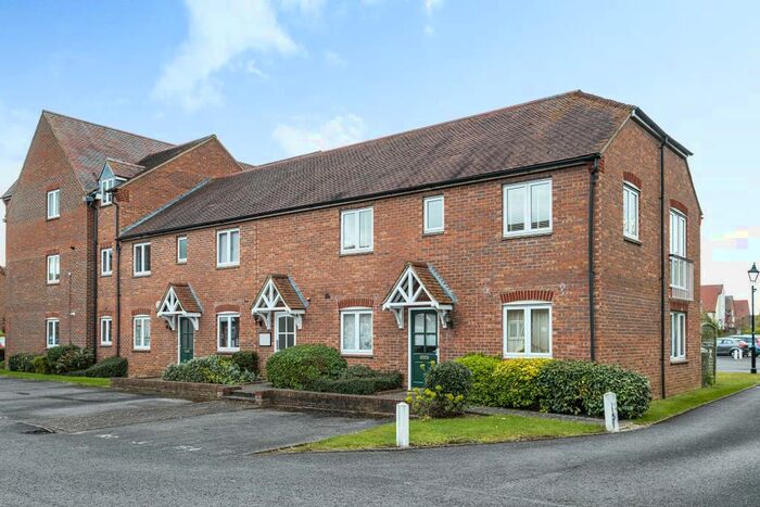 2 Bedroom Apartment To Rent In Marina Way, Abingdon, OX14
