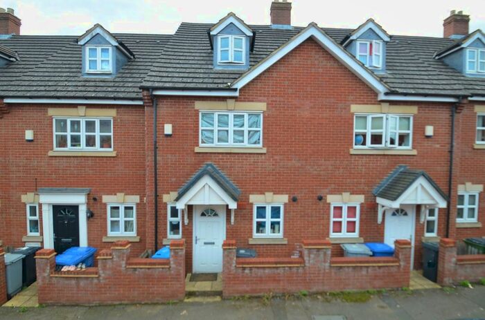 4 Bedroom Terraced House For Sale In Russell Street, Kettering, NN16