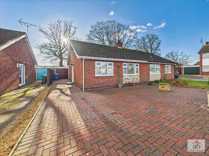 2 Bedroom Bungalow For Sale In Cedar Avenue, Kesgrave, IP5