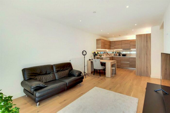 2 Bedroom Flat For Sale In Deveraux House, Duke Of Wellington Avenue, SE18
