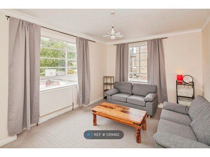 2 Bedroom Flat To Rent In Nightingale Lane, London, SW12