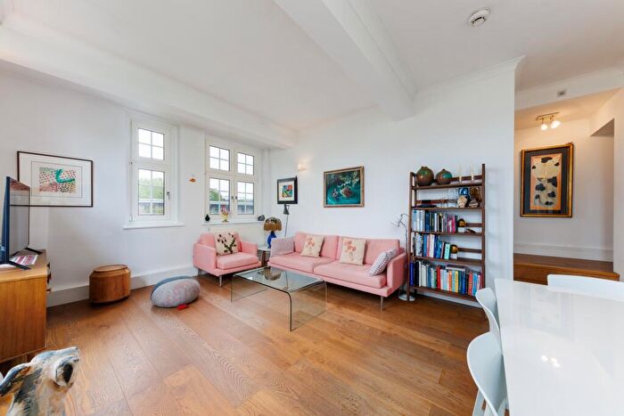 1 Bedroom Flat For Sale In New Riverhead, Rosebery Avenue, London, EC1R